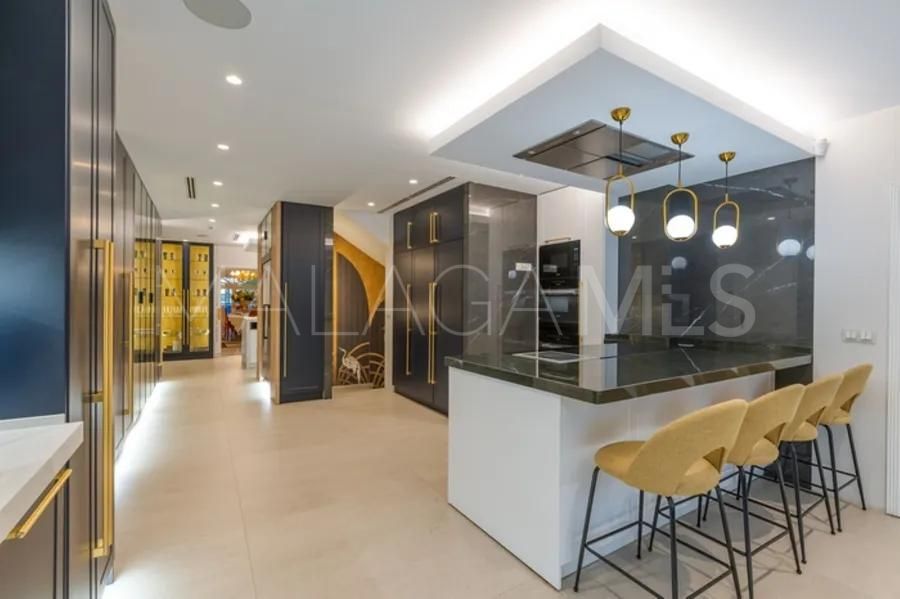 Villa for sale in Guadalpin Banus