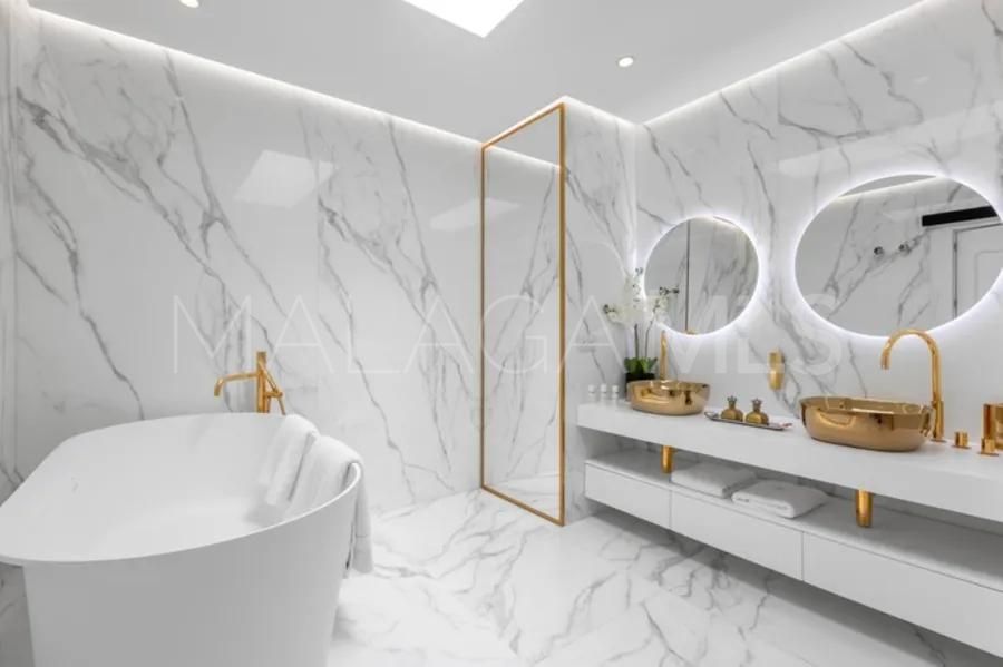 Villa for sale in Guadalpin Banus