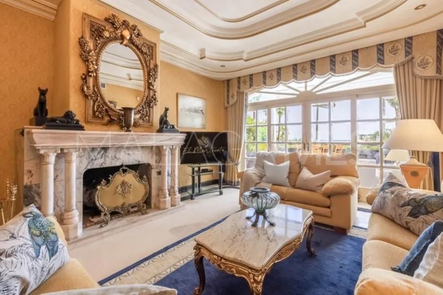 Villa for sale in Guadalpin Banus