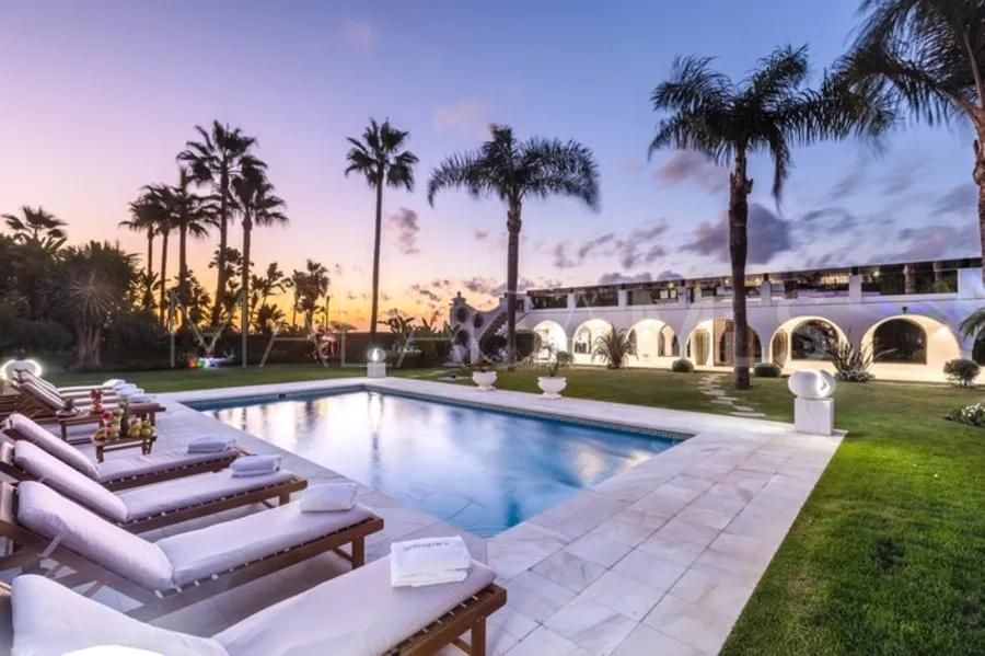 Villa for sale in Guadalpin Banus