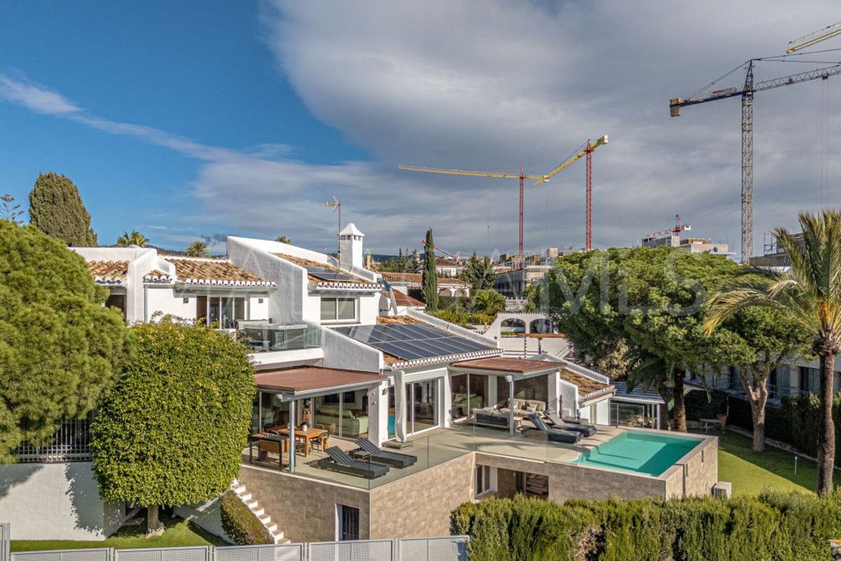 Villa for sale de 5 bedrooms in Las Chapas