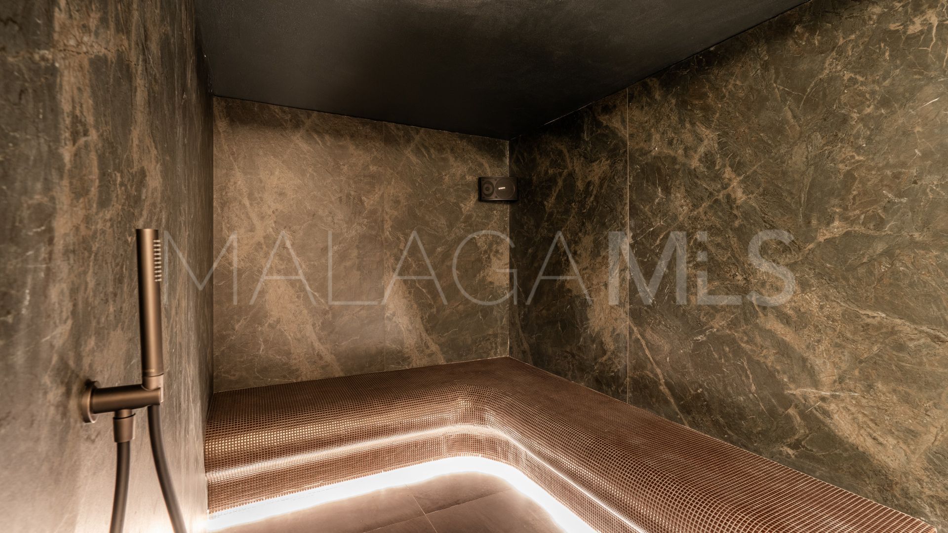 Villa for sale in Las Brisas