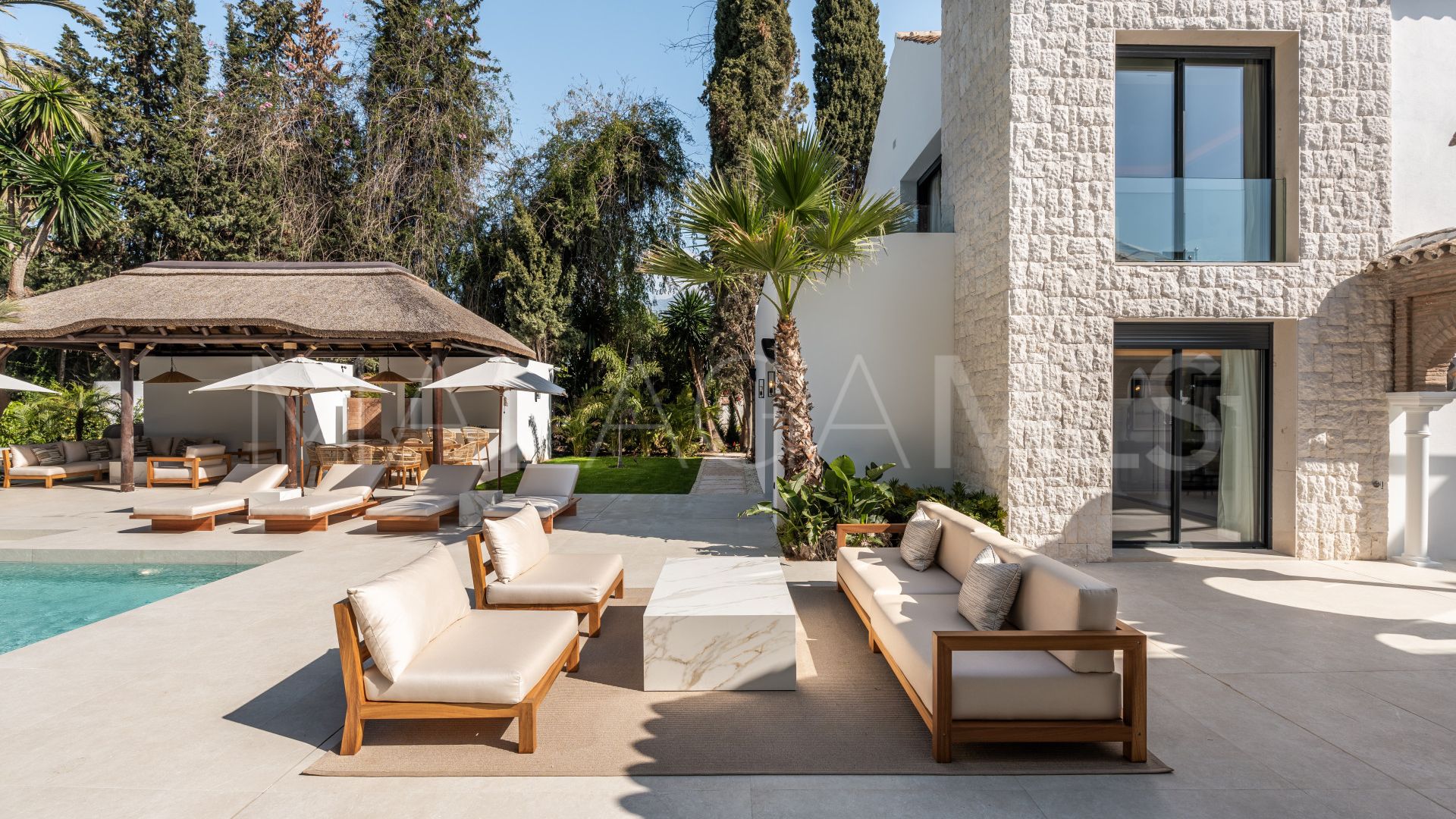 Villa for sale in Las Brisas