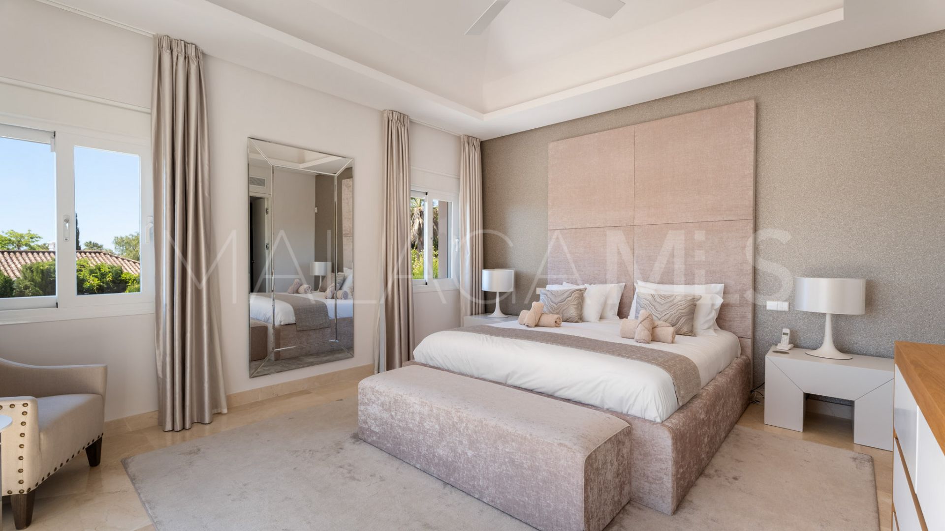 Villa for sale in Nueva Andalucia