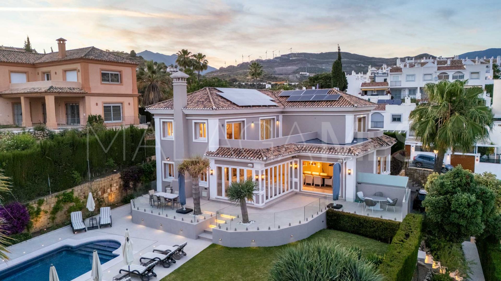 Villa for sale in Nueva Andalucia