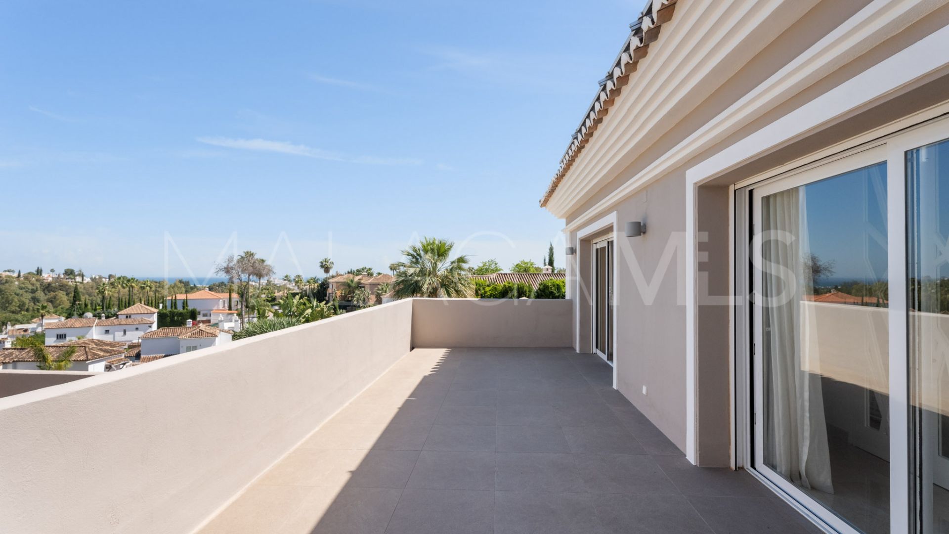 Villa for sale in Nueva Andalucia