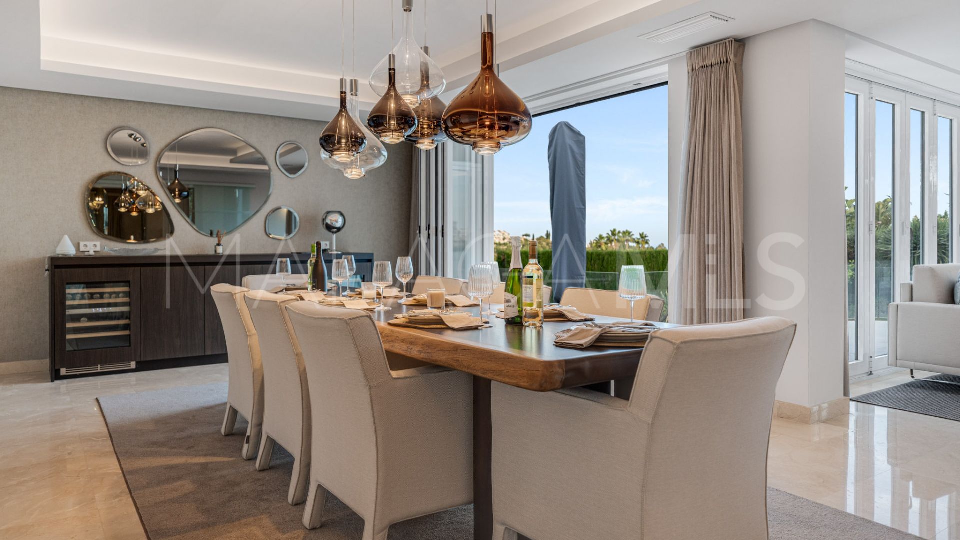 Villa for sale in Nueva Andalucia