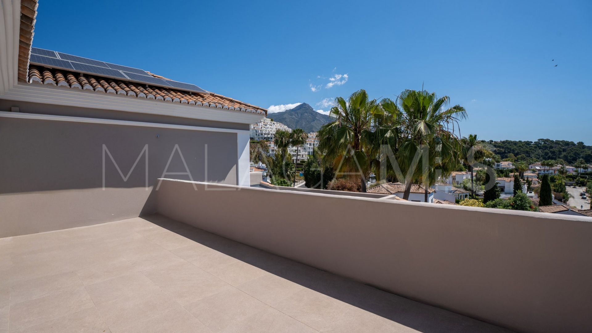 Villa for sale in Nueva Andalucia