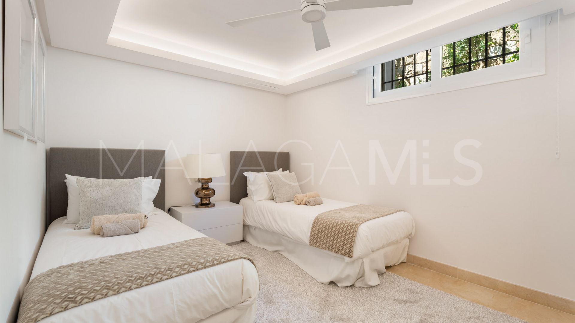 Villa for sale in Nueva Andalucia