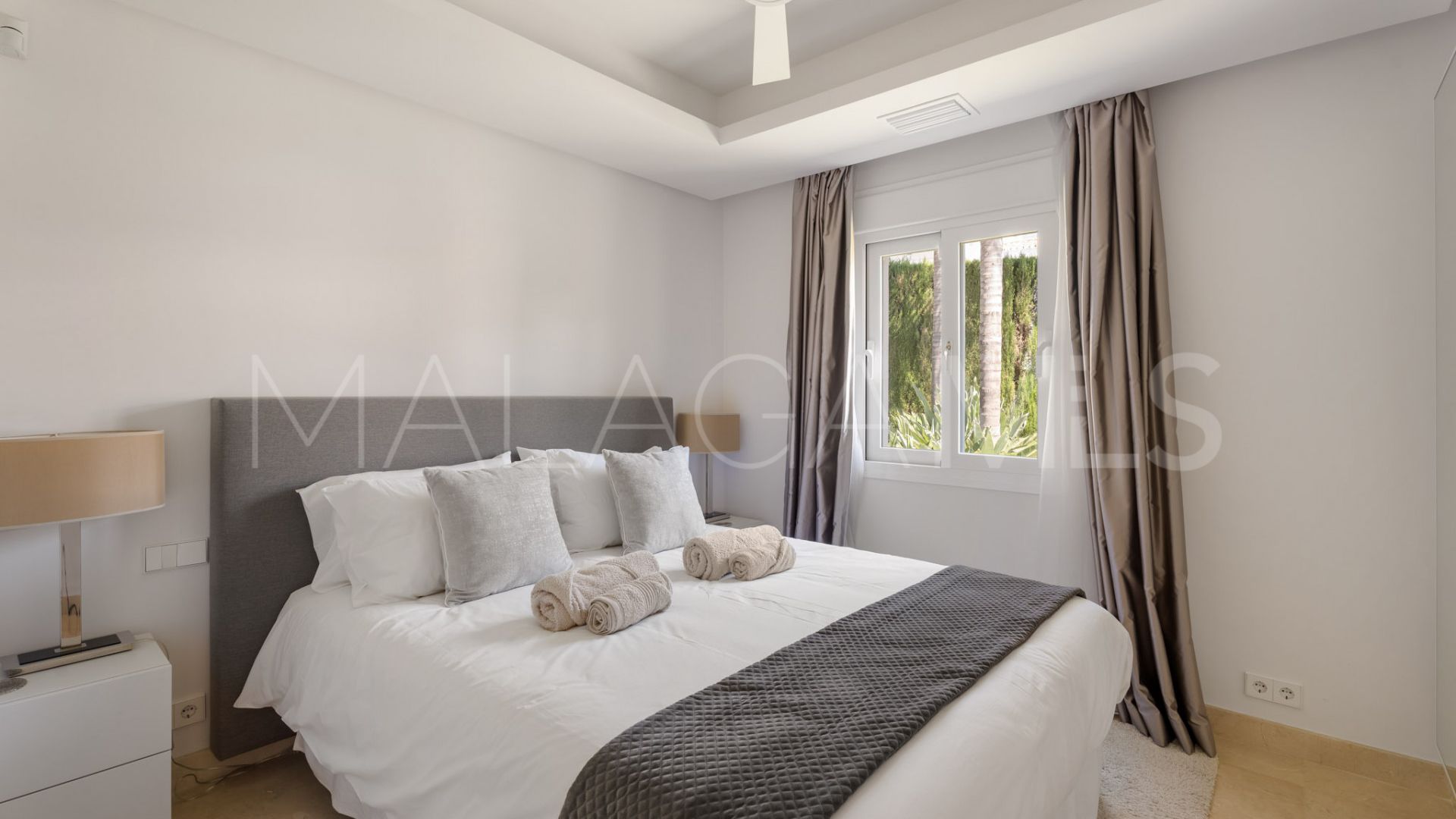 Villa for sale in Nueva Andalucia