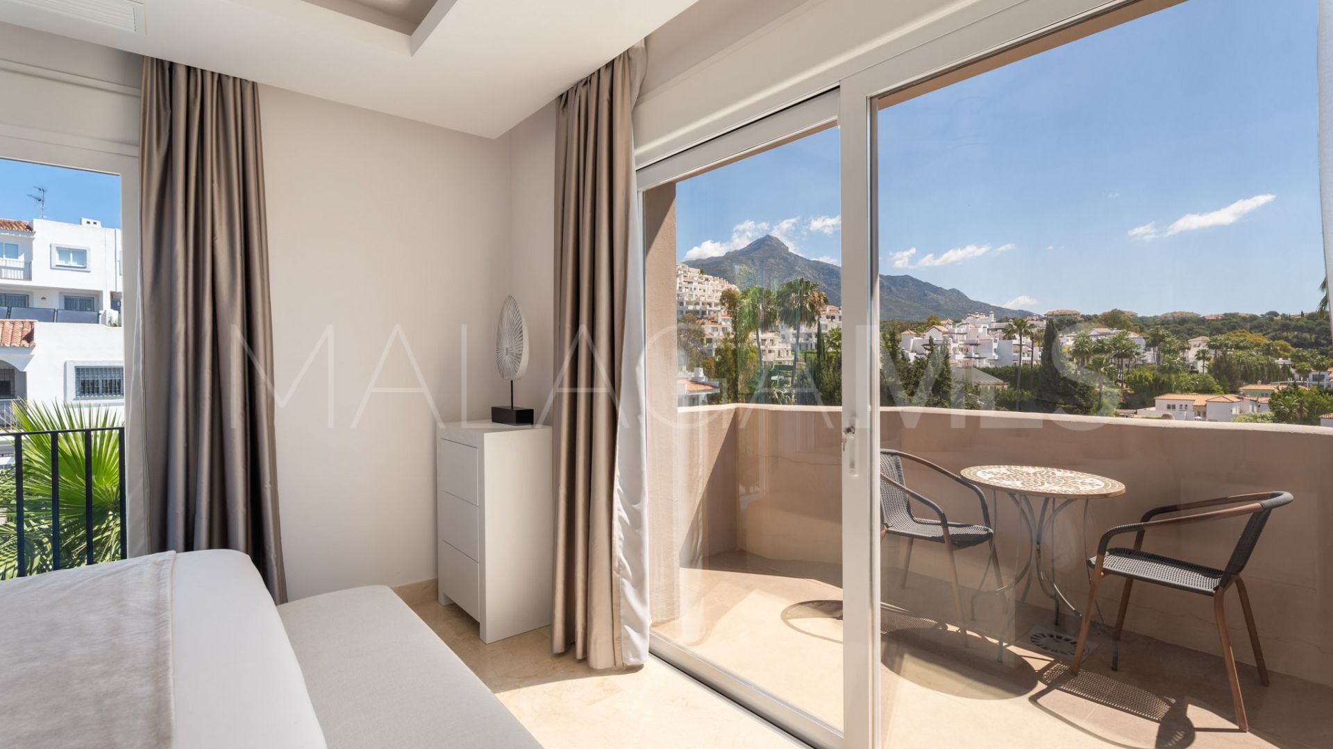 Villa for sale in Nueva Andalucia