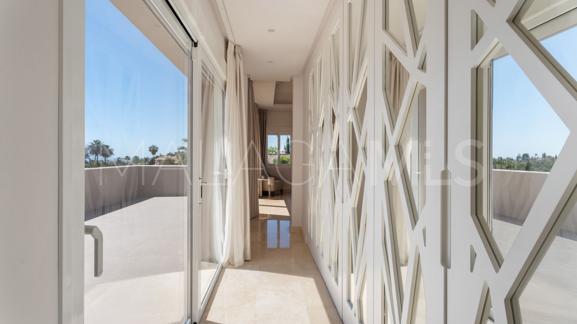 Villa for sale in Nueva Andalucia