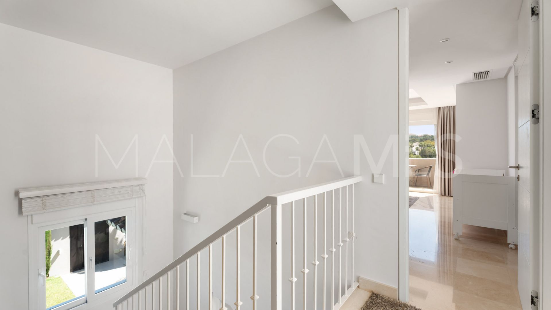 Villa for sale in Nueva Andalucia