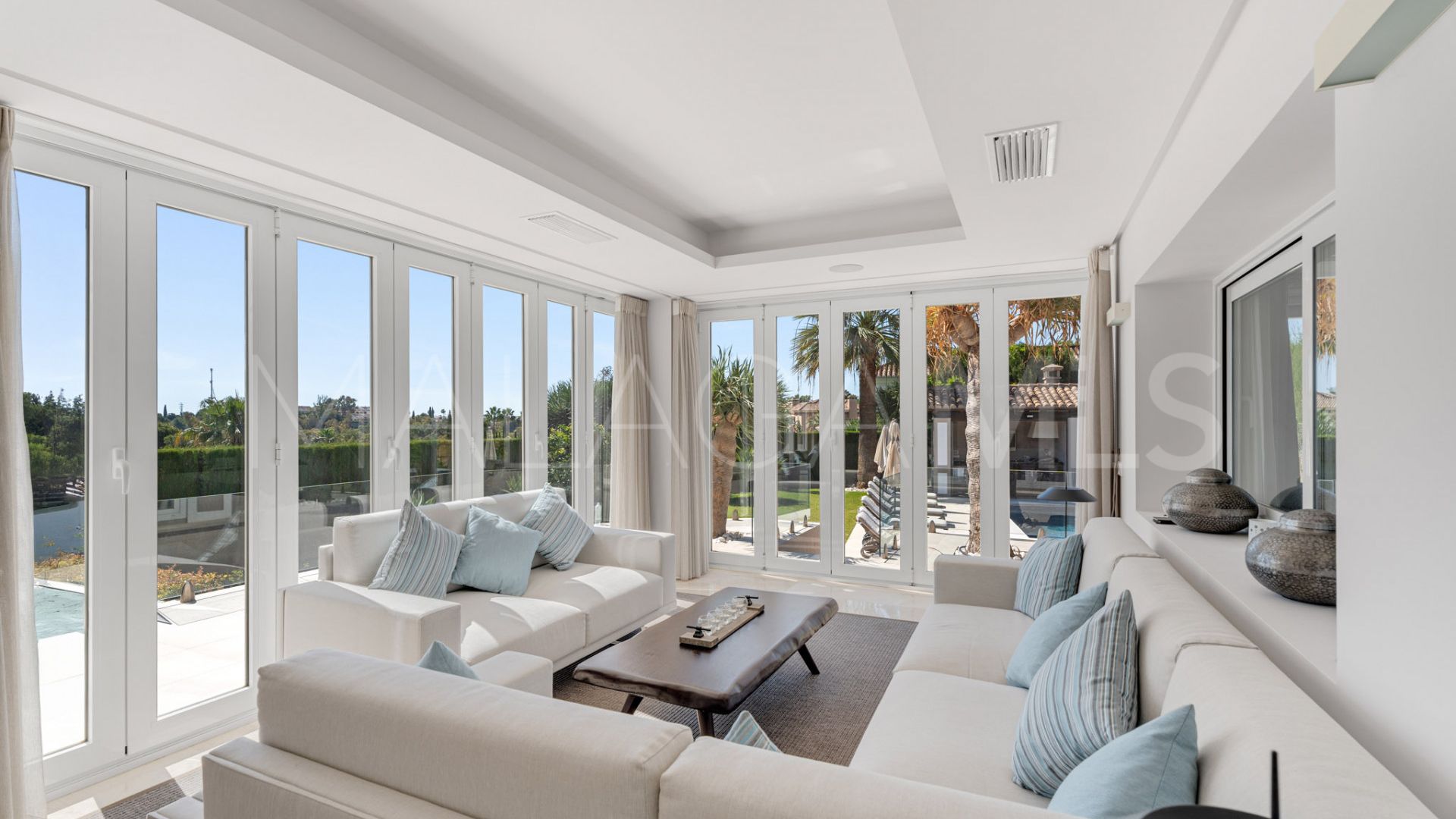 Villa for sale in Nueva Andalucia