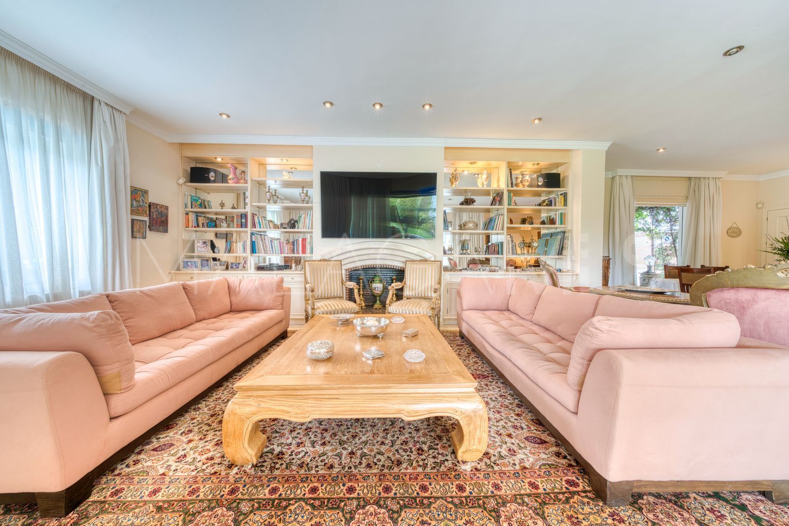 Villa for sale in Los Monteros Playa