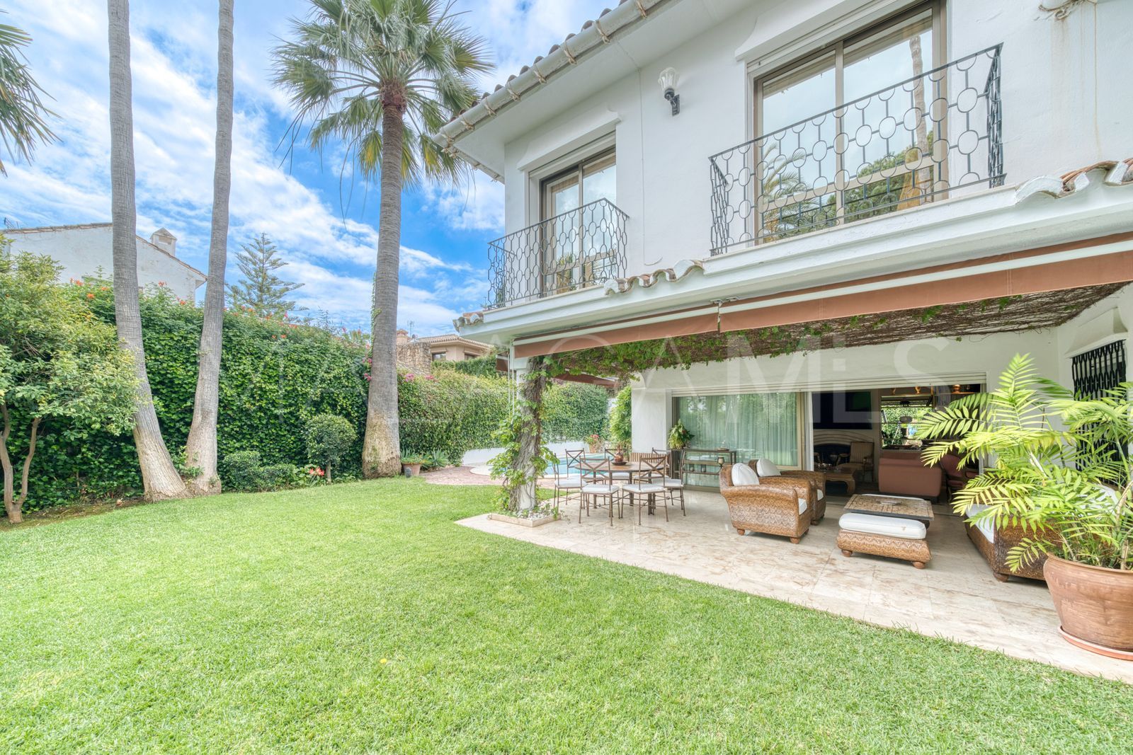 Villa for sale in Los Monteros Playa