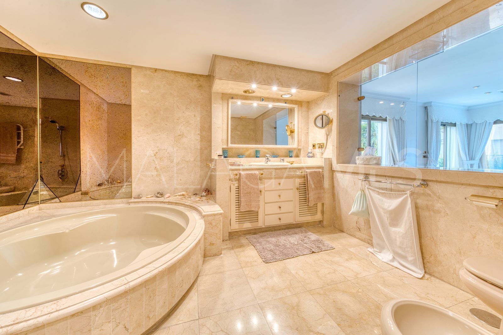 Villa for sale in Los Monteros Playa