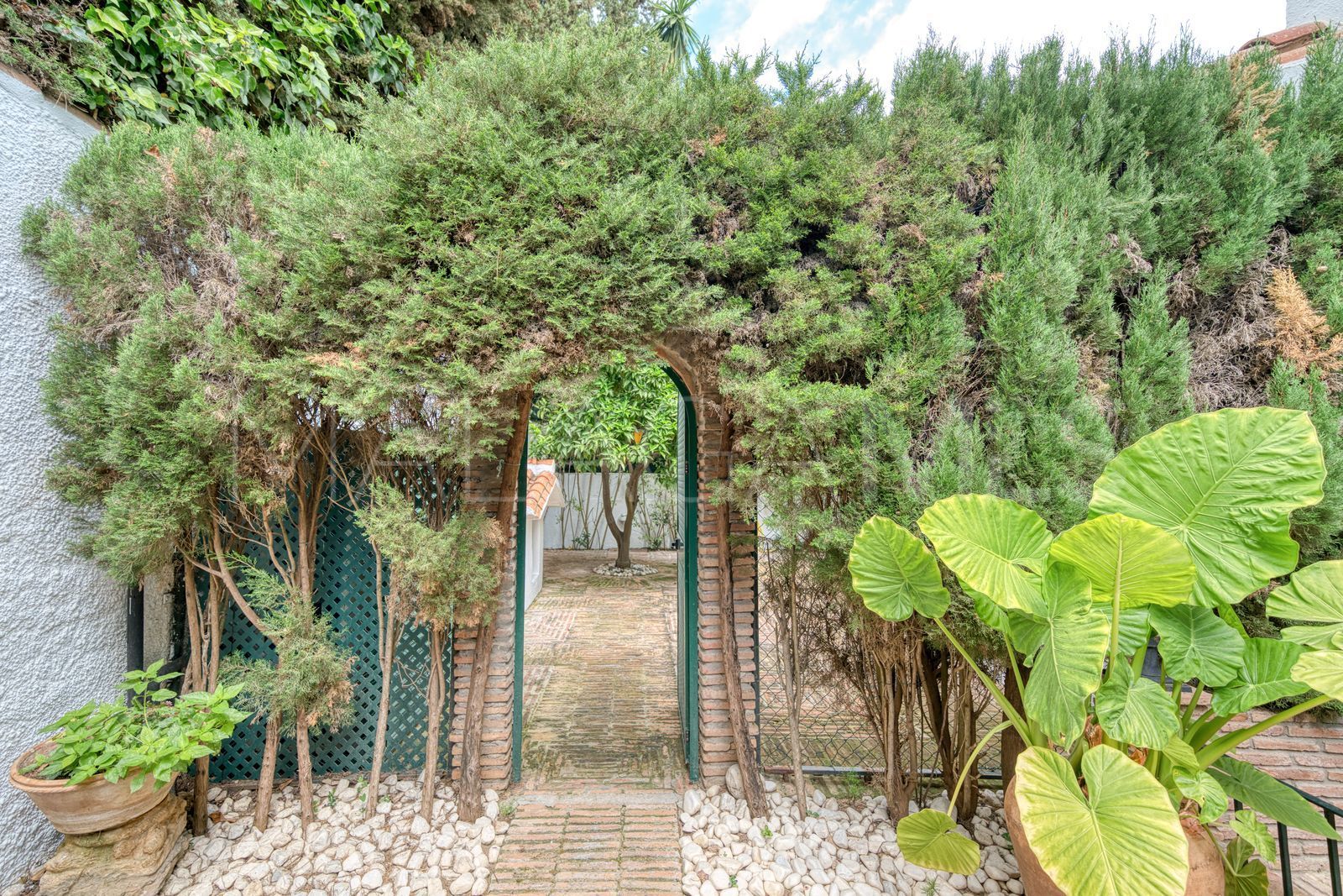 Villa for sale in Los Monteros Playa