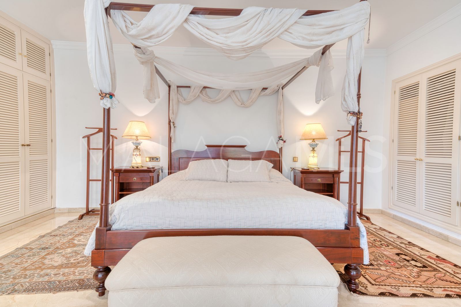 Villa for sale in Los Monteros Playa