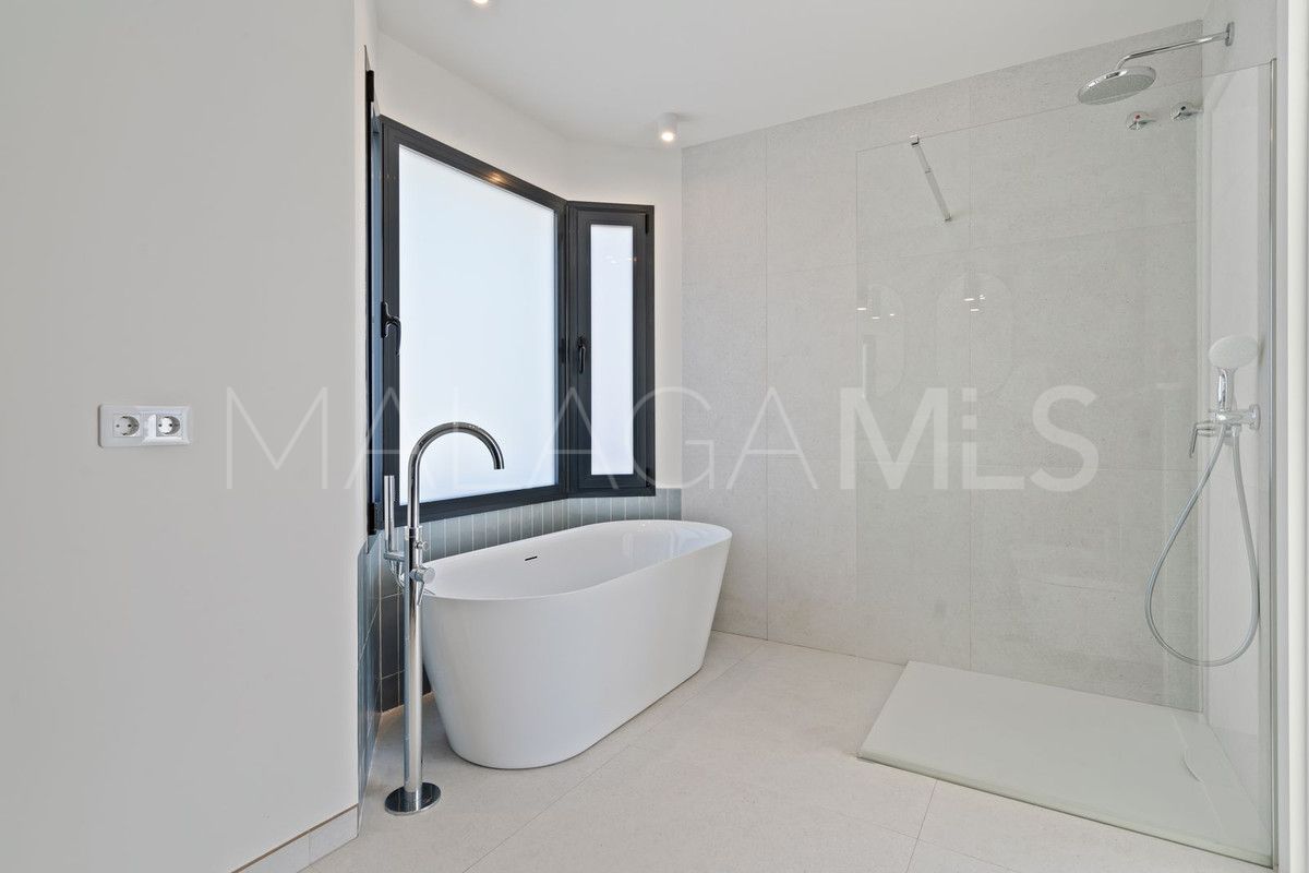 Villa for sale in Elviria