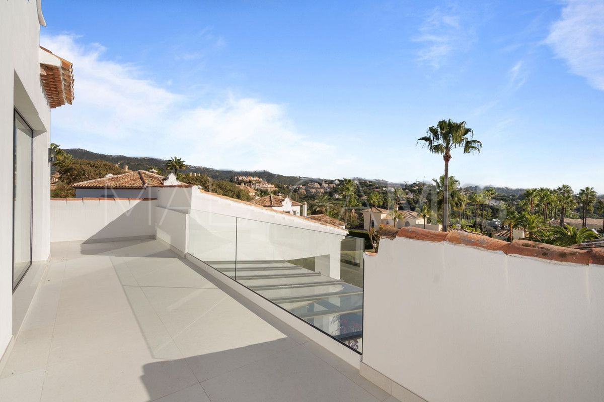 Villa for sale in Elviria