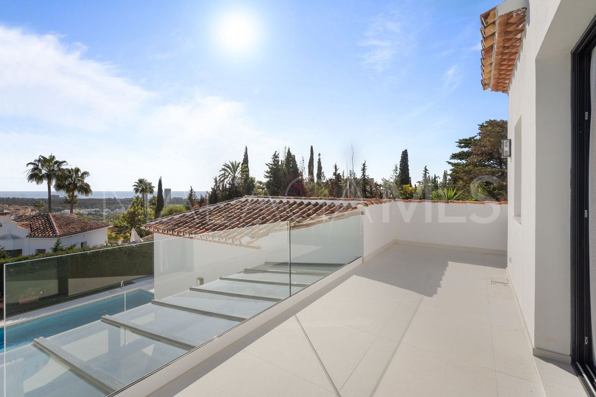 Villa for sale in Elviria