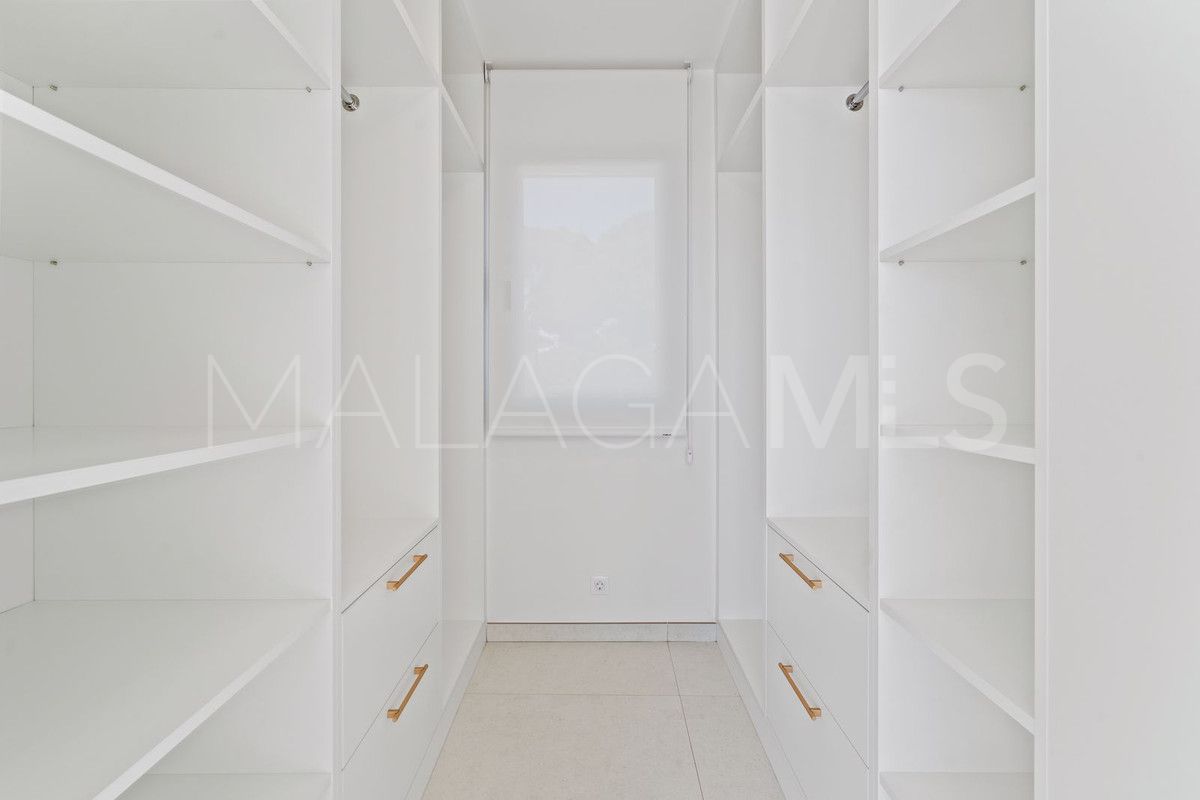 Villa for sale in Elviria