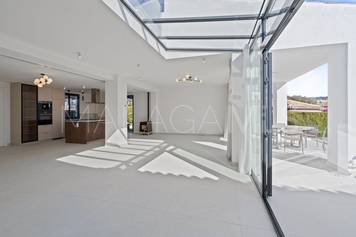 Villa for sale in Elviria