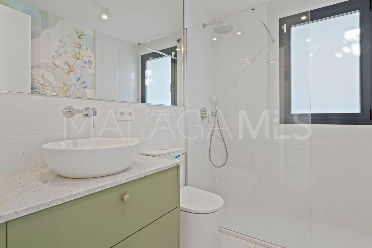 Villa for sale in Elviria