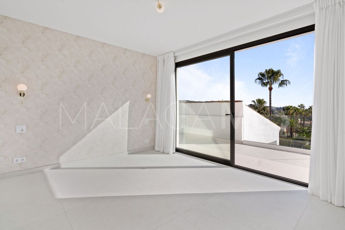 Villa for sale in Elviria