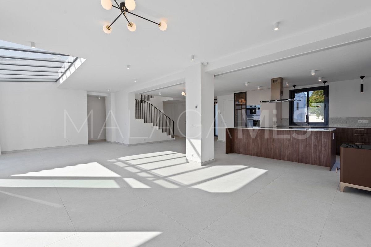 Villa for sale in Elviria