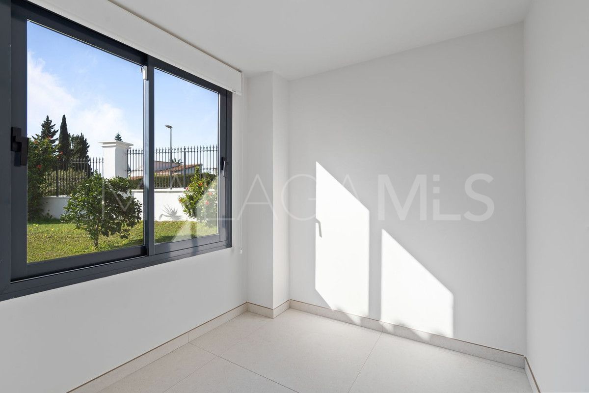 Villa for sale in Elviria