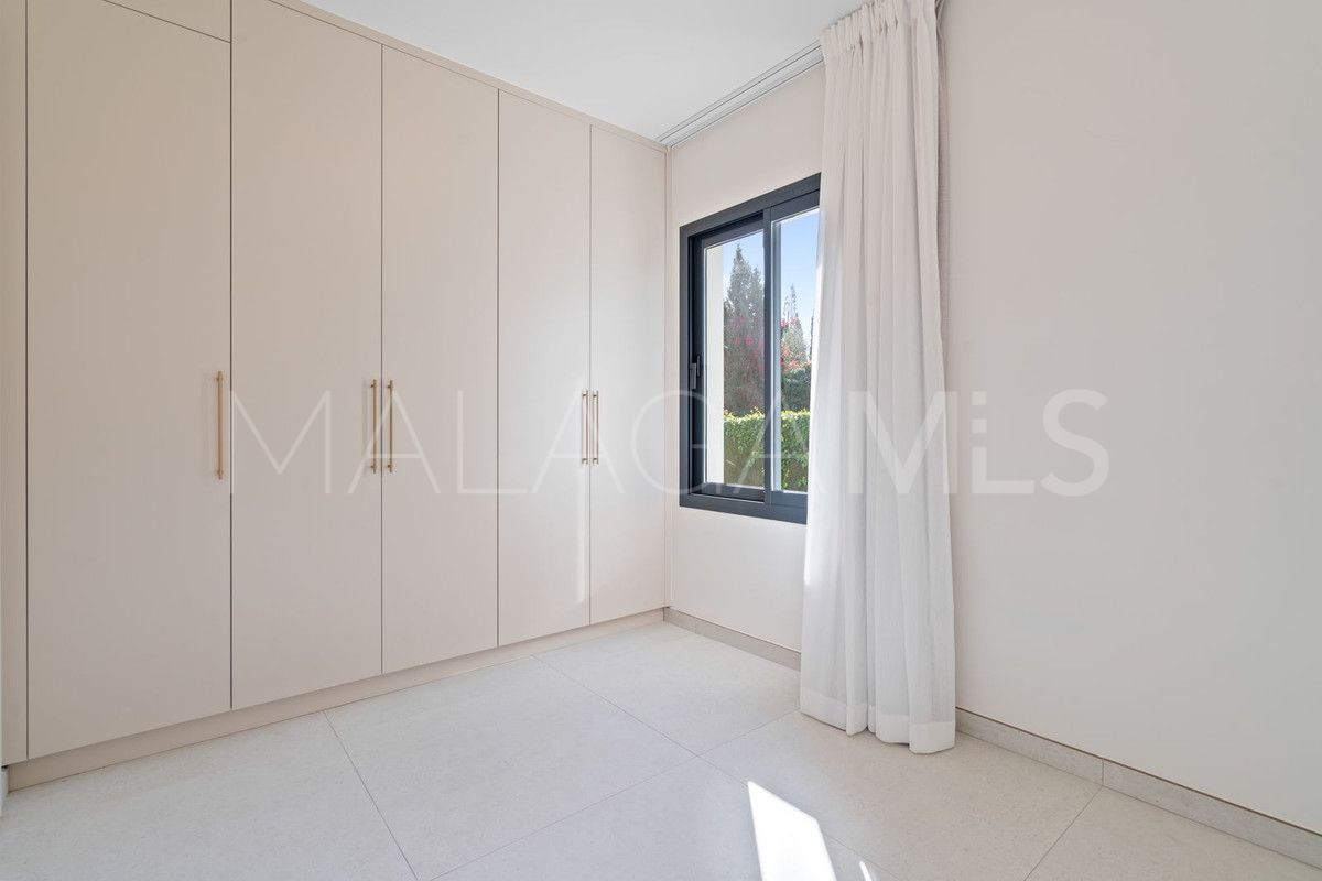 Villa for sale in Elviria