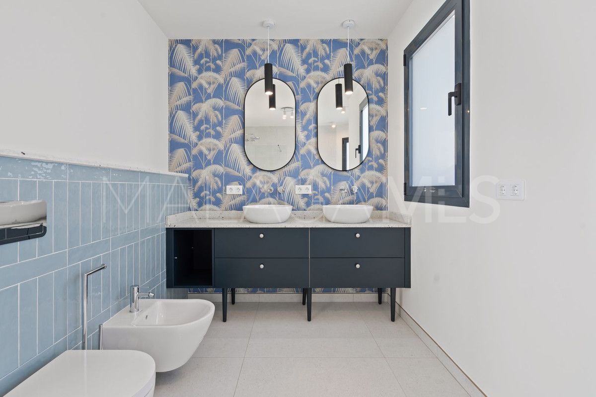 Villa for sale in Elviria