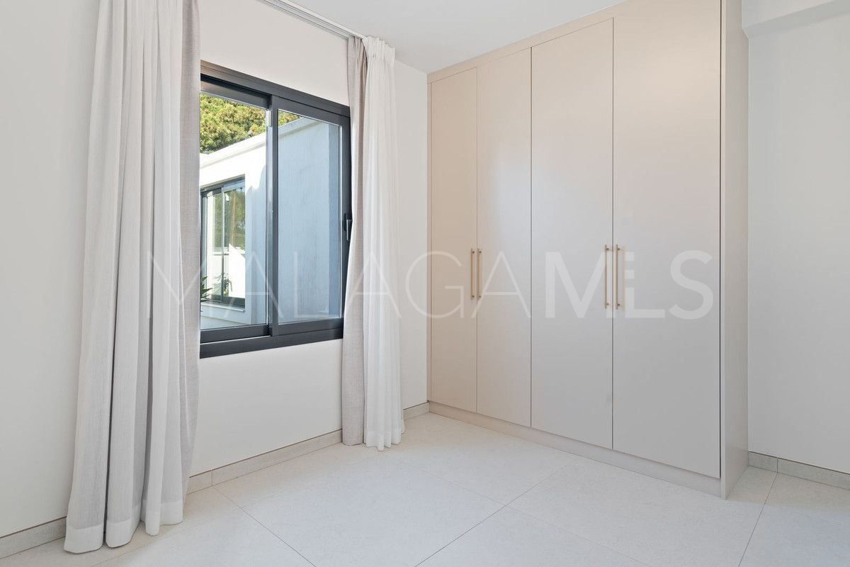 Villa for sale in Elviria