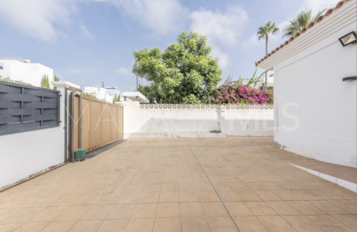 Villa for sale in Linda Vista Baja