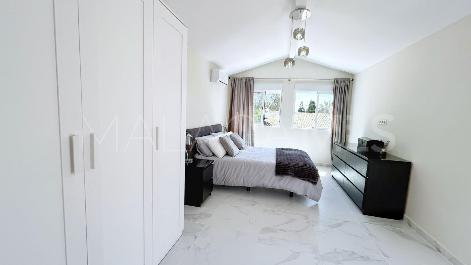 Villa for sale in El Chaparral