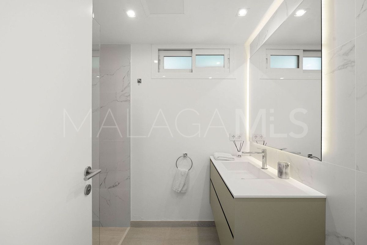 For sale 5 bedrooms villa in Nueva Andalucia