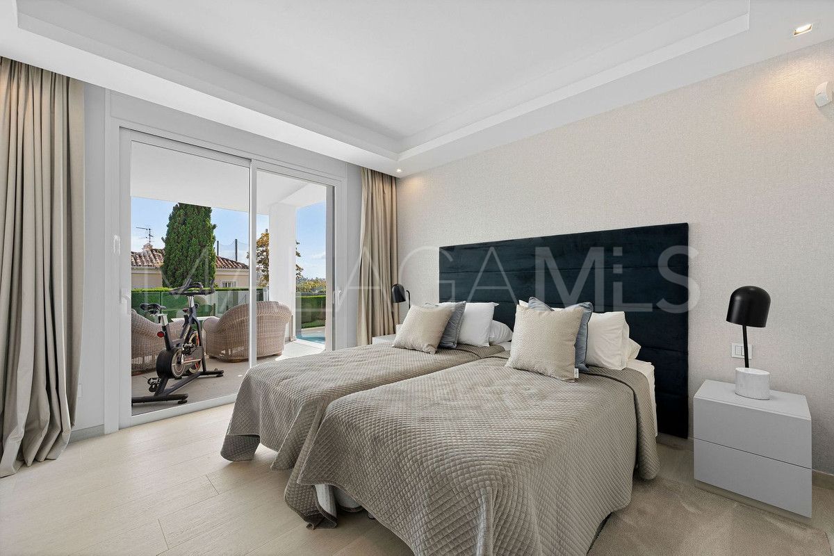 For sale 5 bedrooms villa in Nueva Andalucia