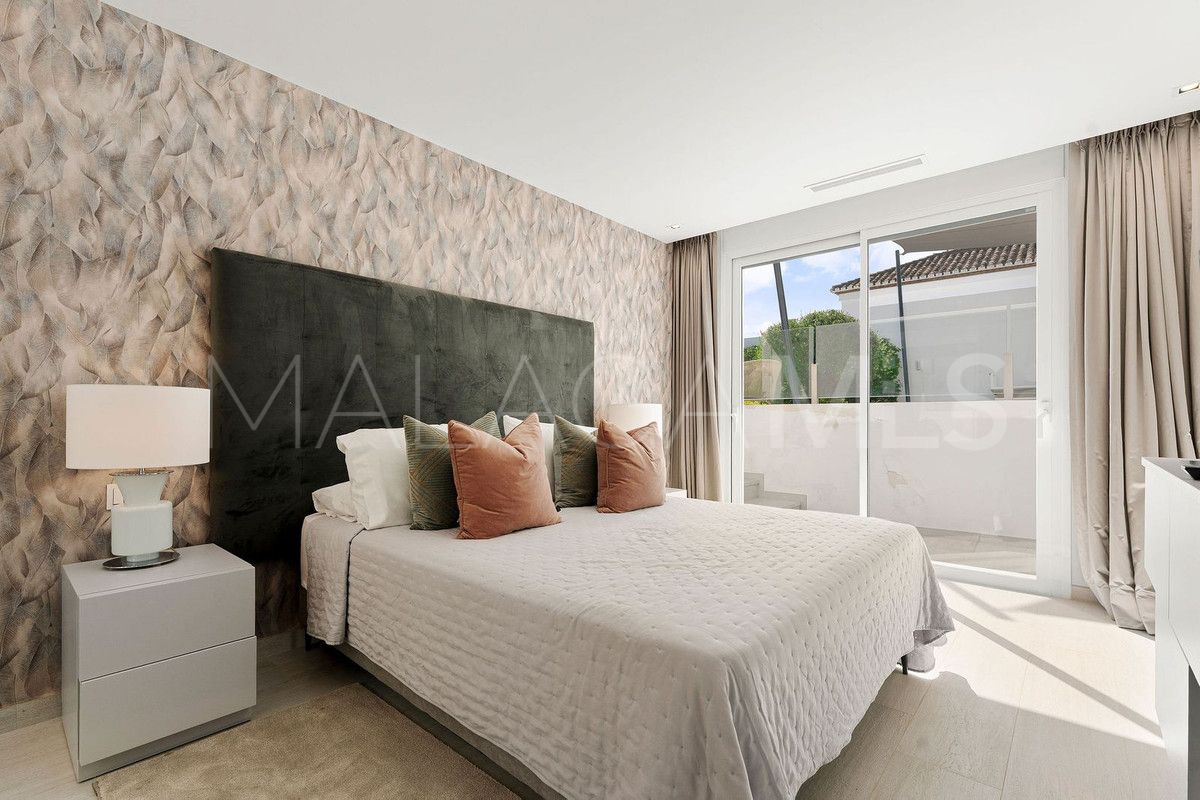 For sale 5 bedrooms villa in Nueva Andalucia