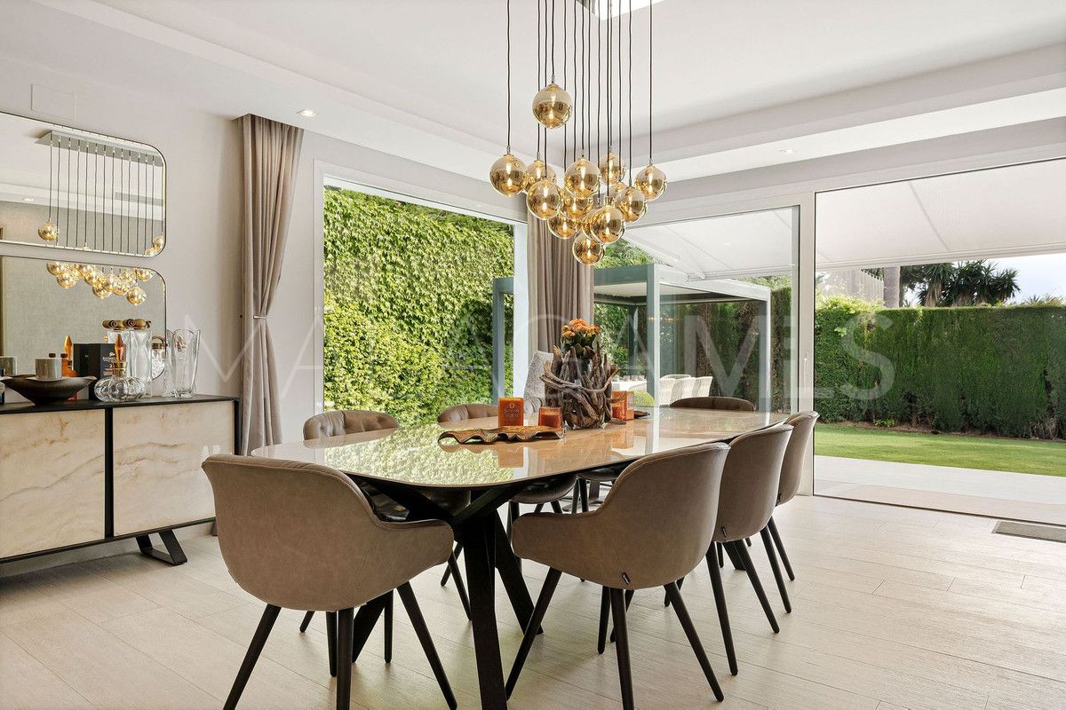 For sale 5 bedrooms villa in Nueva Andalucia