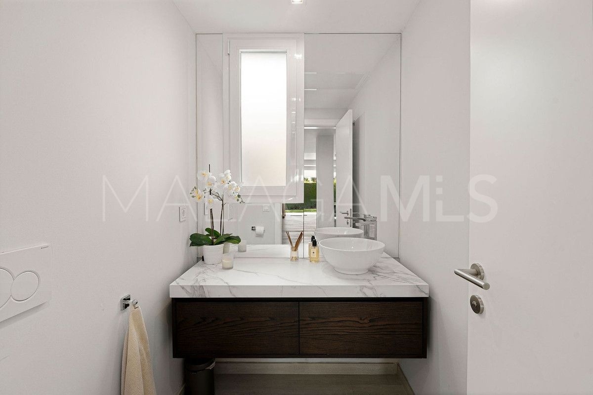 For sale 5 bedrooms villa in Nueva Andalucia