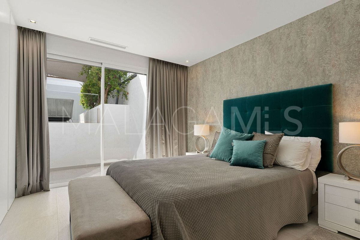 For sale 5 bedrooms villa in Nueva Andalucia