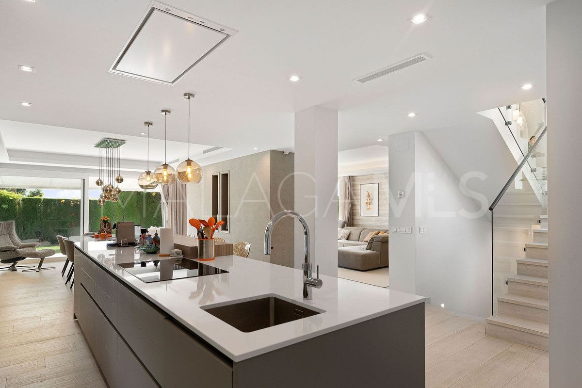 For sale 5 bedrooms villa in Nueva Andalucia