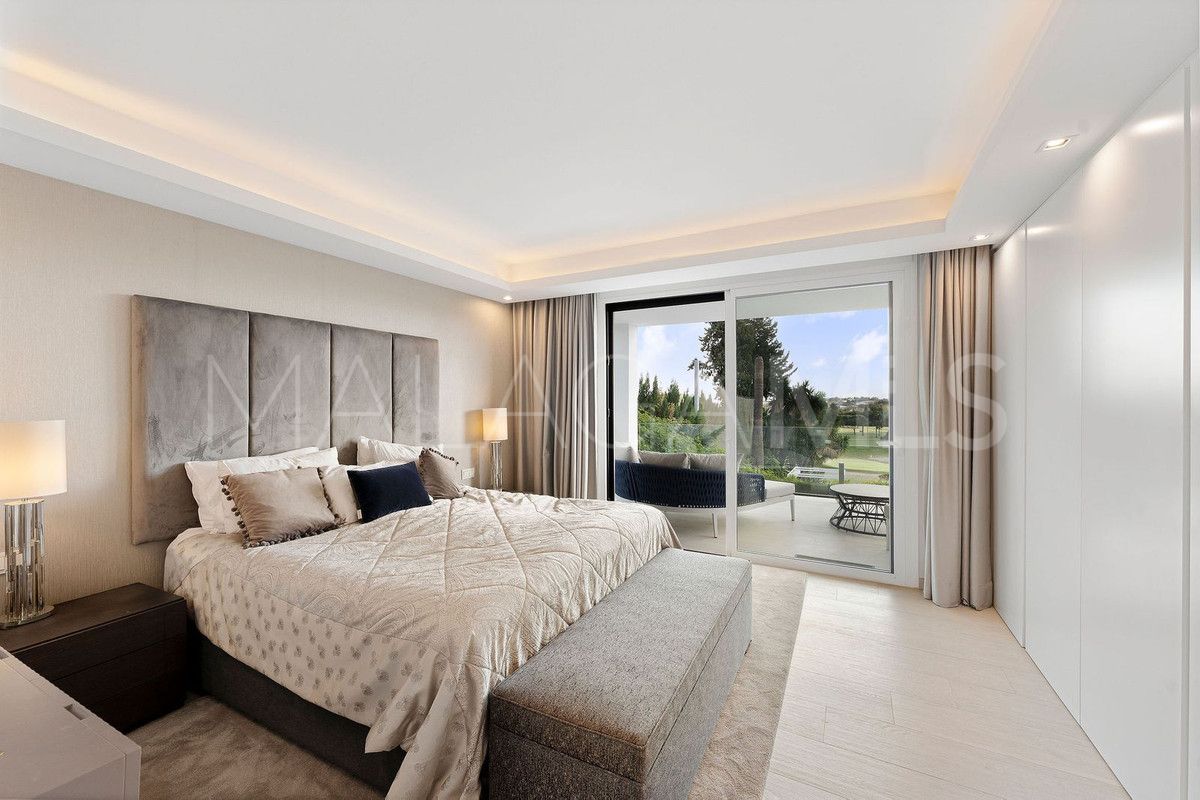 For sale 5 bedrooms villa in Nueva Andalucia