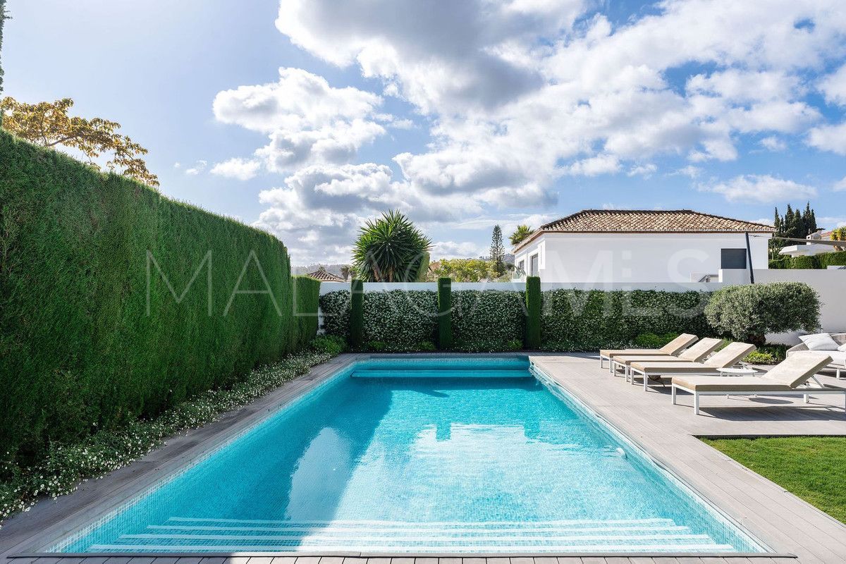 For sale 5 bedrooms villa in Nueva Andalucia