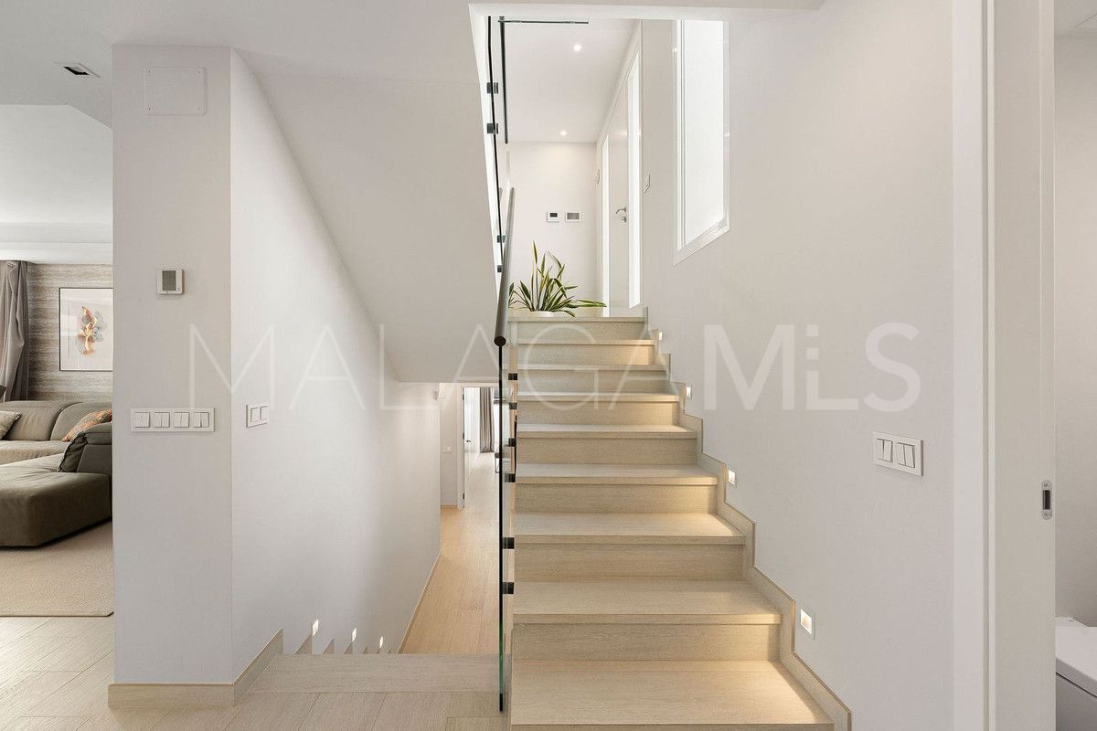 For sale 5 bedrooms villa in Nueva Andalucia