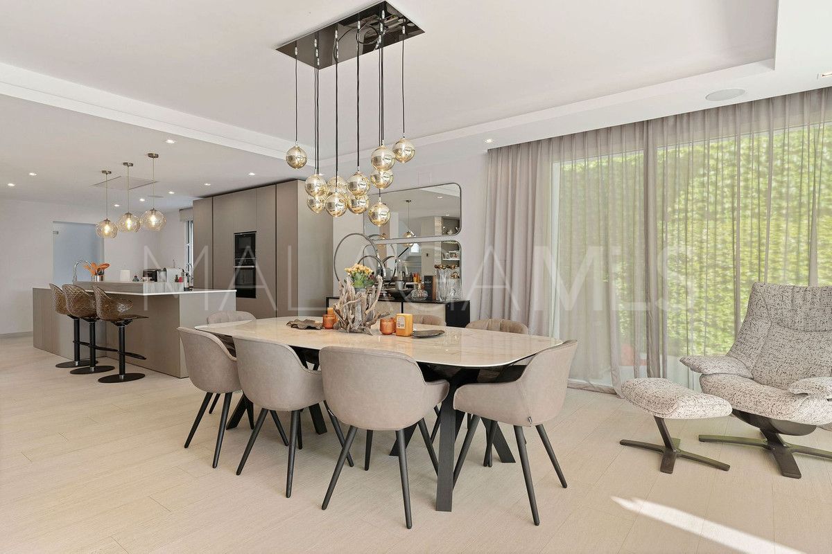 For sale 5 bedrooms villa in Nueva Andalucia