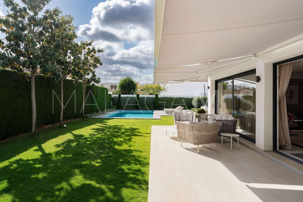 For sale 5 bedrooms villa in Nueva Andalucia