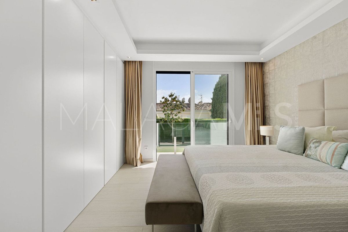 For sale 5 bedrooms villa in Nueva Andalucia